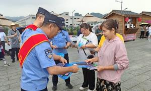 集安出入境边防检查站组织开展“三下乡”宣传活动