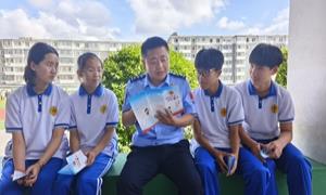 禁毒宣传进校园 护航青春不“毒”行