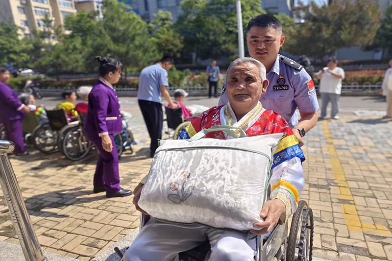 走访养老院 温暖敬老情.jpg