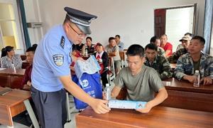 云南红河桥头边境派出所全力打通为民服务“最后一公里”