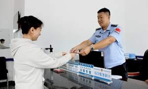 户籍窗口“不打烊” 便民服务暖人心