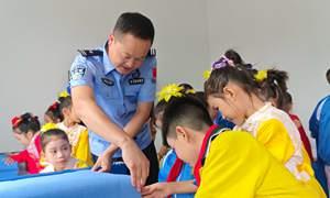 红领巾进警营 警心护童心
