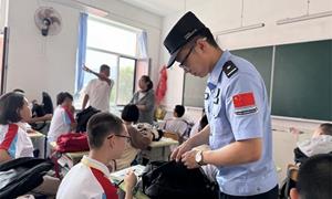 安全检查进校园 警校联动护成长