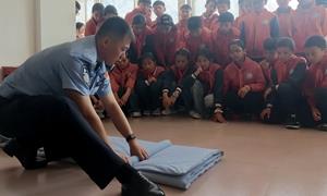 丙中洛边境派出所开展“红领巾爱祖国”暨青少年进警营研学实践活动