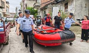 吹响防洪防汛集结号 救援疏散安置灾区群众