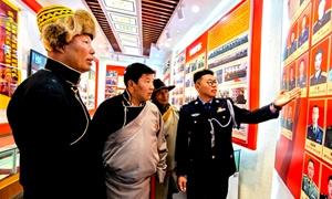 警民共筑团结梦 荣誉室中展风采