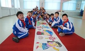 十米绘长卷，点亮青少年爱国心