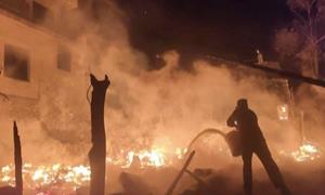 木瓦房午夜失火 民警“逆行”火场显担当