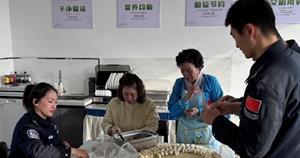 新春深入群众送温情