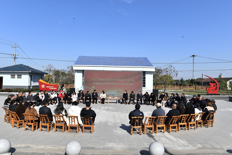 2024年11月28日，潜江市园林街道工农村开展理论宣讲活动.jpg