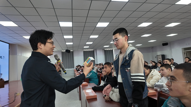 第二师铁门关市渤海教导旅纪念馆走进铁门关职业技术学院开展社教活动.jpg 第二师铁门关市渤海教导旅纪念馆走进铁门关职业技术学院开展社教活动.jpg