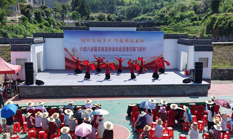 “倡树文明新风 推进移风易俗”六进六送暨百姓宣讲活动走进漕河镇飞跃村.jpg