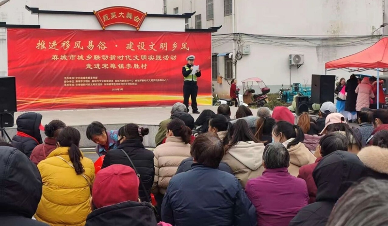 黄冈麻城市“亲·听”百姓宣讲员库东东宣讲《交通安全护你平安》.jpg