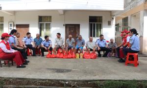 “警”暖重阳:藏青蓝守护“夕阳红“ 情暖老人心