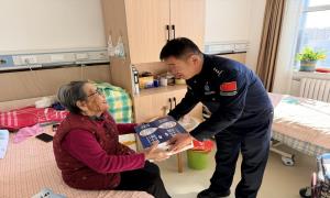 边关重阳暖“夕阳” 民警贴心伴“桑榆”