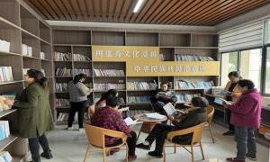 安陆市棠棣镇:重阳敬老情意浓 农家书屋飘墨香