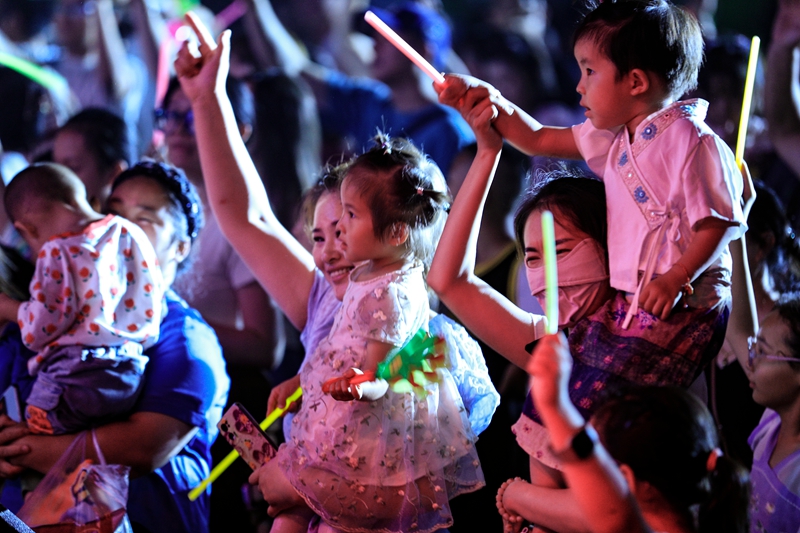 2023年7月15日,新疆生产建设兵团第十二师“兵地融合情 礼赞新时代”首届头屯河谷兵地文化艺术节启幕。(第十二师融媒体中心供图).jpg 2023年7月15日,新疆生产建设兵团第十二师“兵地融合情 礼赞新时代”首届头屯河谷兵地文化艺术节启幕。(第十二师融媒体中心供图).jpg