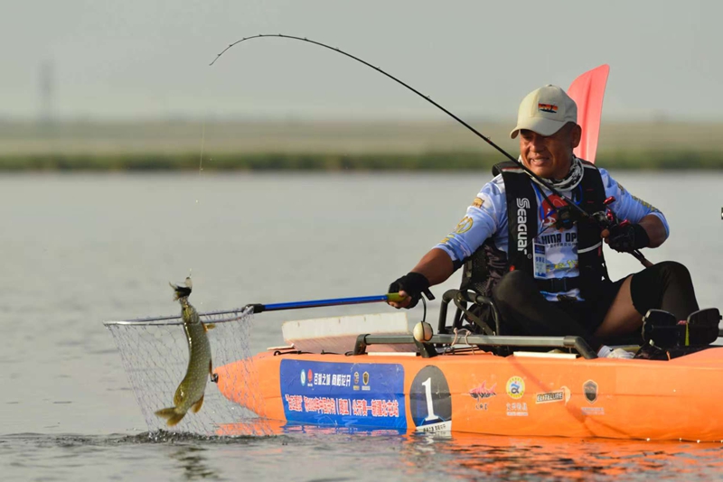 金正建投杯2024年中国舟钓路亚公开赛-新疆北屯赛比赛中,参赛选手钓获目标鱼种。路野摄.jpg 金正建投杯2024年中国舟钓路亚公开赛-新疆北屯赛比赛中,参赛选手钓获目标鱼种。路野摄.jpg