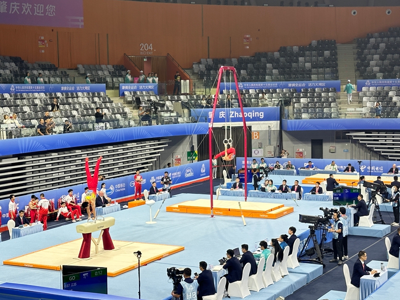 十五运会体操成年组比赛在肇庆开赛.西江日报记者 刘浩辉 摄.JPG
