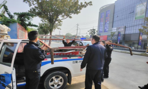 重拳整治占道经营 荆河路段焕新颜