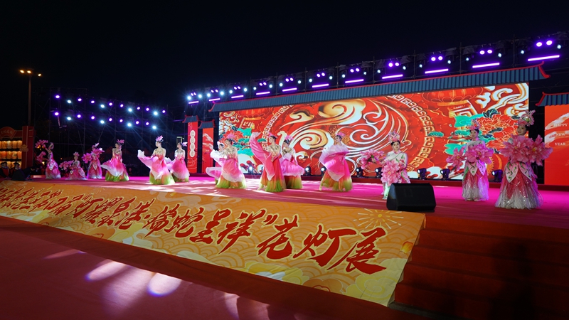 20250310灯耀泉港花灯展演出现场。洪坤泽摄.jpg