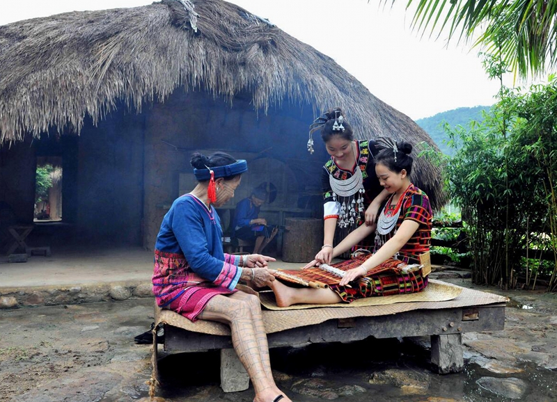 昌江县洪水村村民日常生活.jpg 昌江县洪水村村民日常生活.jpg