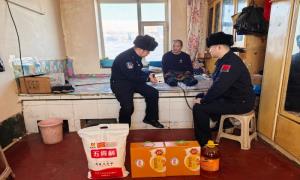 元旦入户送温情 警民同心暖边关