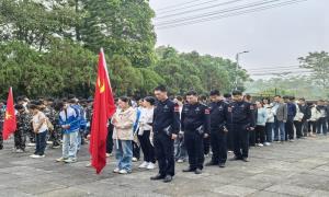 致敬英烈魂 砥砺少年志