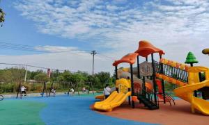 板凳会上听民声 灯光影里聚民心