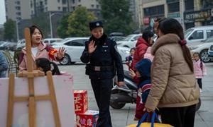 富顺公安“三个第一”全力护航“开学季”