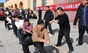 河南汝阳柏树镇举办首届“乡村振兴杯”元宵节拔河争霸赛