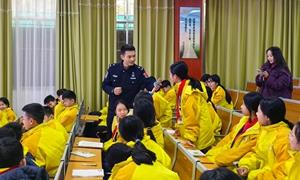 “开学第一课”，安全每一刻！“警”彩开讲