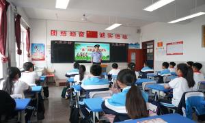 “法治礼包”进校园 护航儿童节法治安全