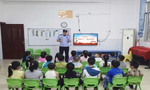 法治护航伴成长