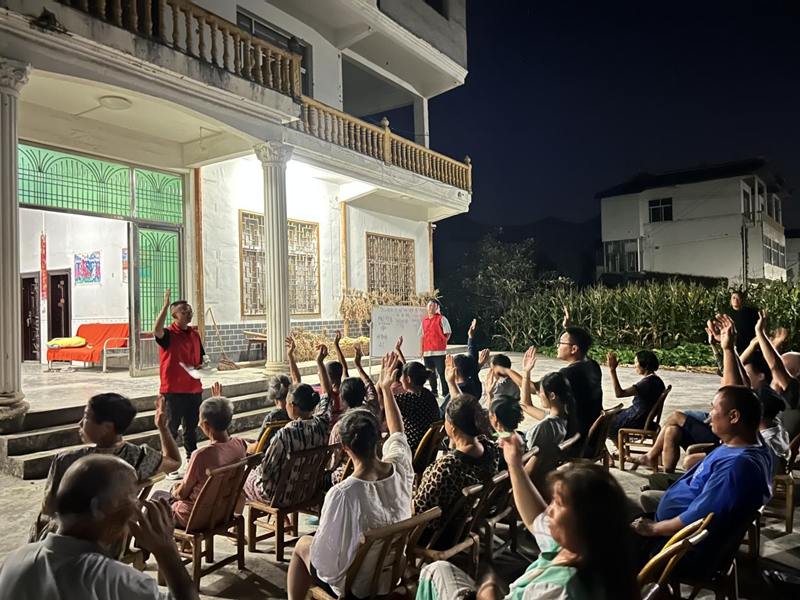 村小组民主议事.jpg