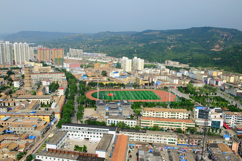 陕西省咸阳市旬邑县城一角-何一平 摄.jpg 陕西省咸阳市旬邑县城一角-何一平 摄.jpg