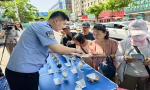 禁毒宣传进辖区 筑牢安全防护墙