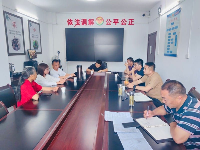 茶店子镇综治中心组织村民和某农业有限公司进行调解.jpg 茶店子镇综治中心组织村民和某农业有限公司进行调解.jpg