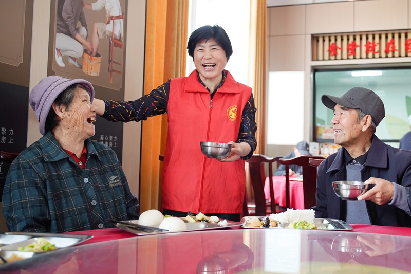 江苏省徐州市贾汪区青山泉镇房上村移风易俗大厅(家门口食堂) 提升老年人“舌尖上的幸福”.jpg 江苏省徐州市贾汪区青山泉镇房上村移风易俗大厅(家门口食堂) 提升老年人“舌尖上的幸福”.jpg