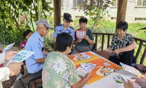走街串巷送法上门,宣讲新版《治安管理处罚法》