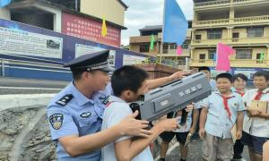 萌娃进警营 体验别样“警”彩