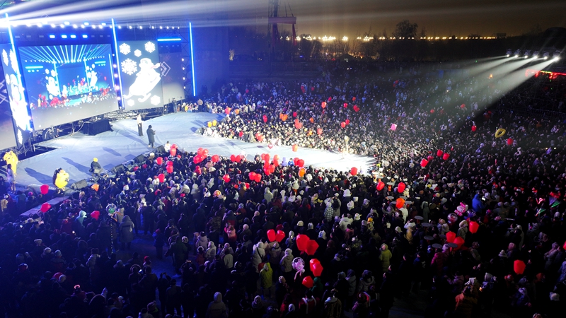 2025年12月31日，新疆生产建设兵团第六师五家渠市第三届“郁见五家渠 冰雪奇缘季”跨年狂欢夜在青格达湖国家级旅游度假区盛大开幕。 李华北 摄2.jpg