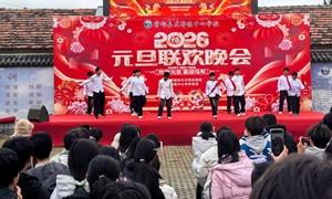 龙潭镇举办“庆元旦、迎新春暨爱国主义教育”主题联欢晚会