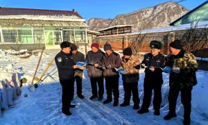 六道沟边境派出所深入村屯开展冬季边境政策法规宣传活动