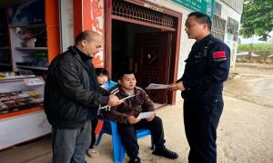 反诈宣传面对面 警民同心护平安