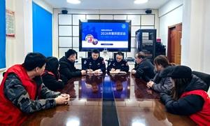 新年纳谏听民声 警民同心话平安