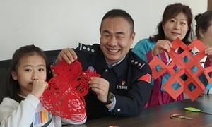 警民联欢过小年 民族团结情更浓