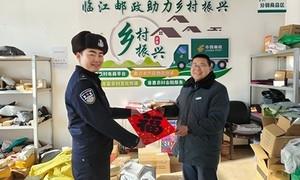 平安福礼进万家 警民同心迎新春
