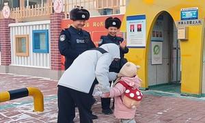 坚守护学岗 筑牢平安盾