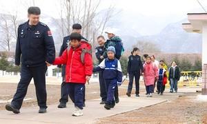 开学第一课，民警一对一护苗